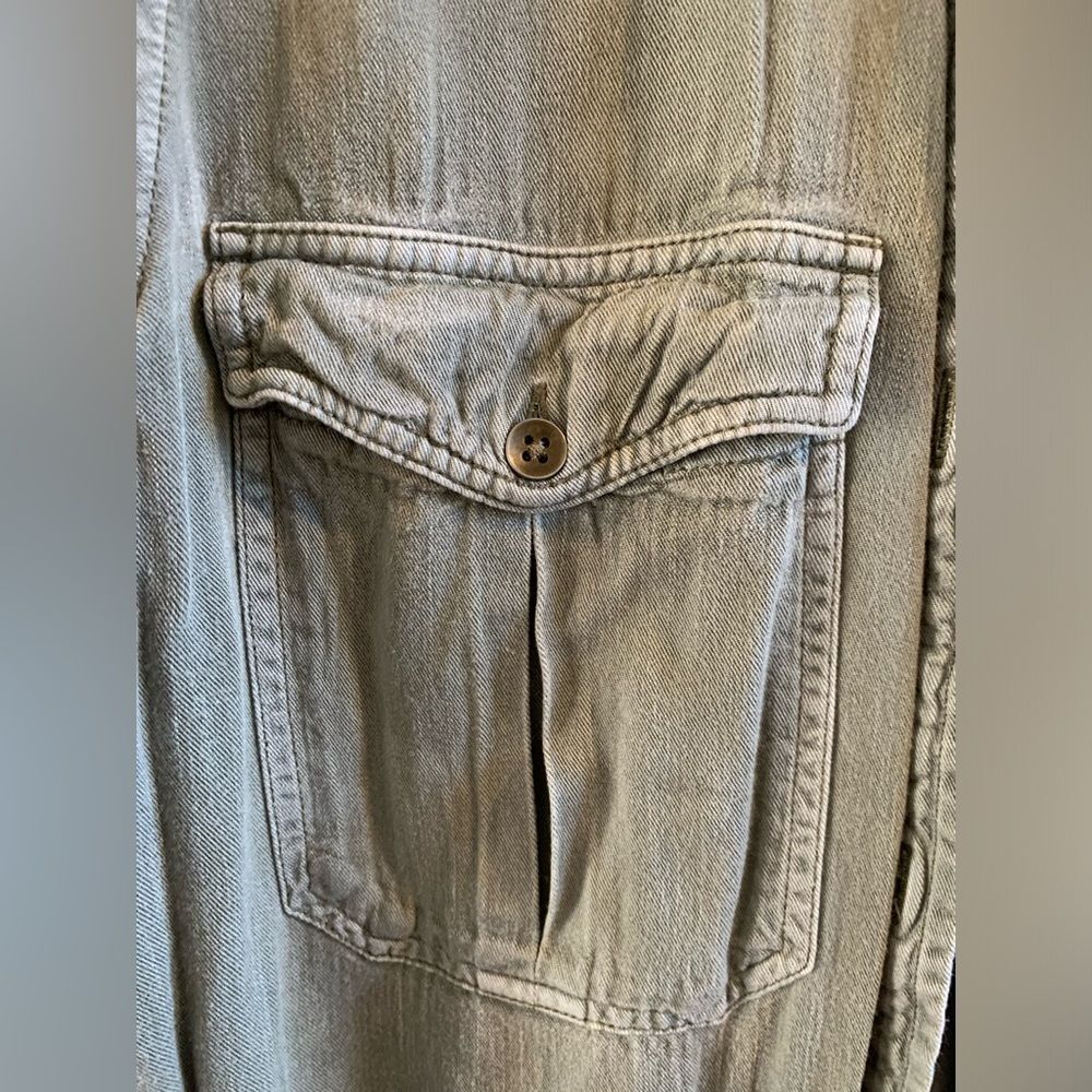 American Eagle Outfitters Boyfriend Fit Button Down - Medium - Picture 3 of 6